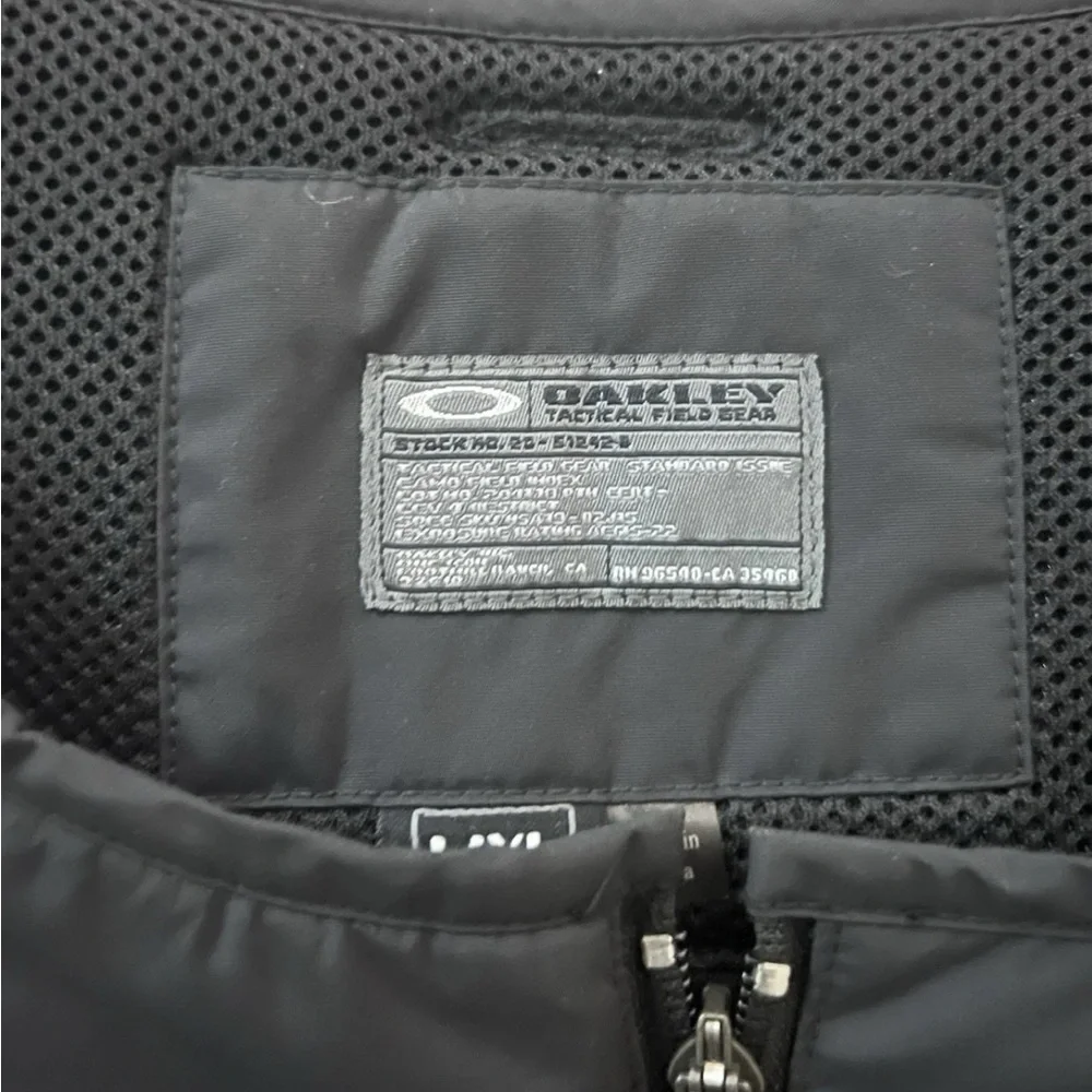 Oakley AP Tactical Vest SUPER RARE VINTAGE - Excellent Condition L / XL - Picture 8 of 8